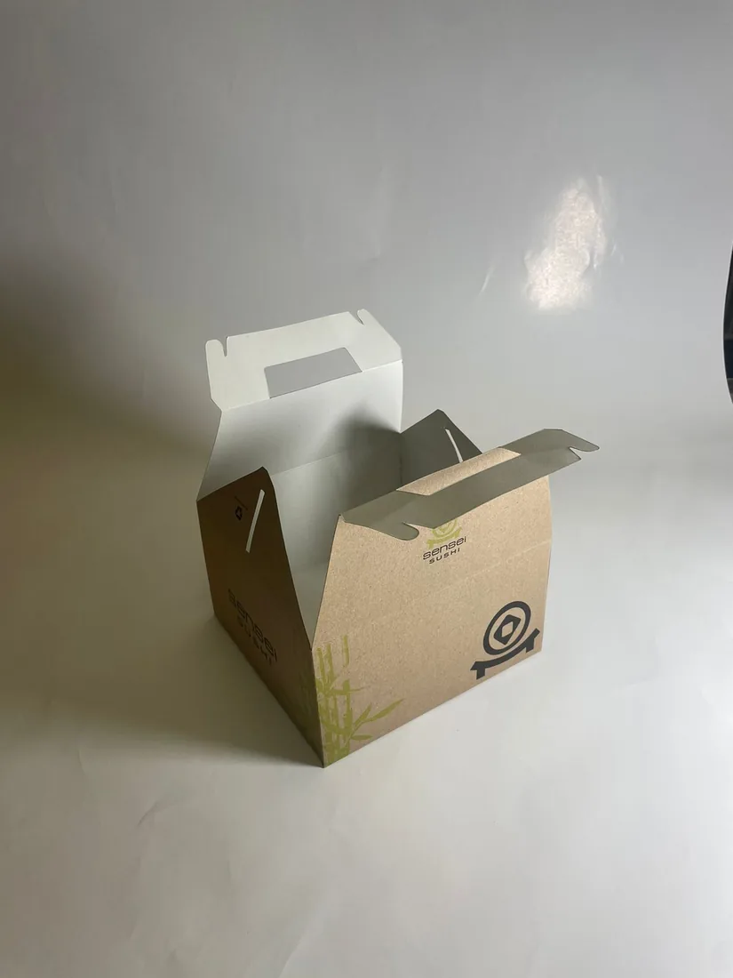 Caja kraft con manija troquelada
